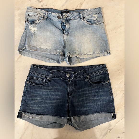 Women’s Denim shorts
STS Blues Size 32 and Vigoss Studio Size 31. Sold as set! - Picture 1 of 1